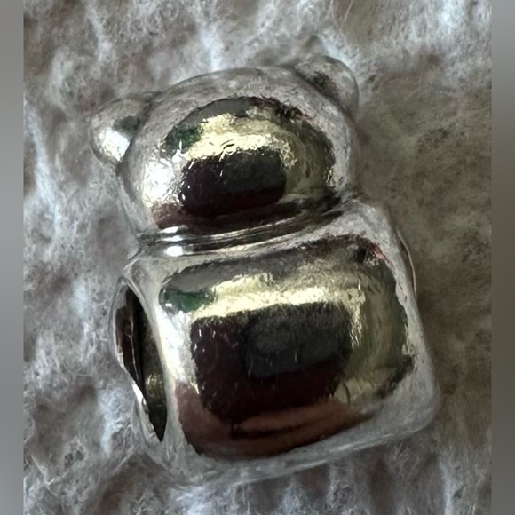 Pandora: Limited Edition Bear My Heart Charm (Retired) - Picture 12 of 16